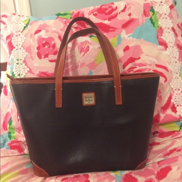 Dooney & Bourke Handbags - Dooney and Bourke Charleston Tote